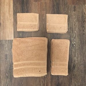 Nautica 4-Piece Khaki Towel Set